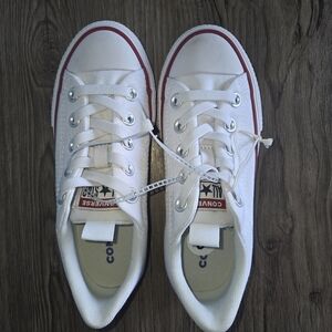 NWOTCONVERSE Chuck Taylor All Star White Low Top Shoes for Kid| Size 13 (19 cm).